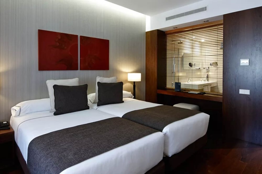 SUPERIOR, DOUBLE OR TWIN BED