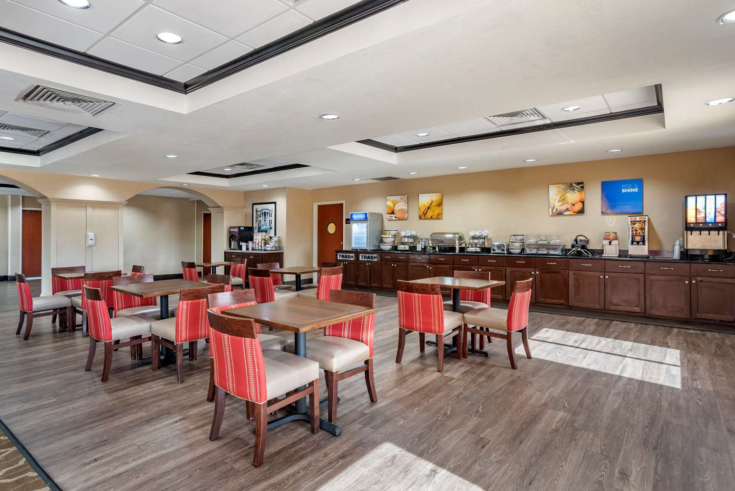 Comfort Inn & Suites Clinton - Jackson West 22/26