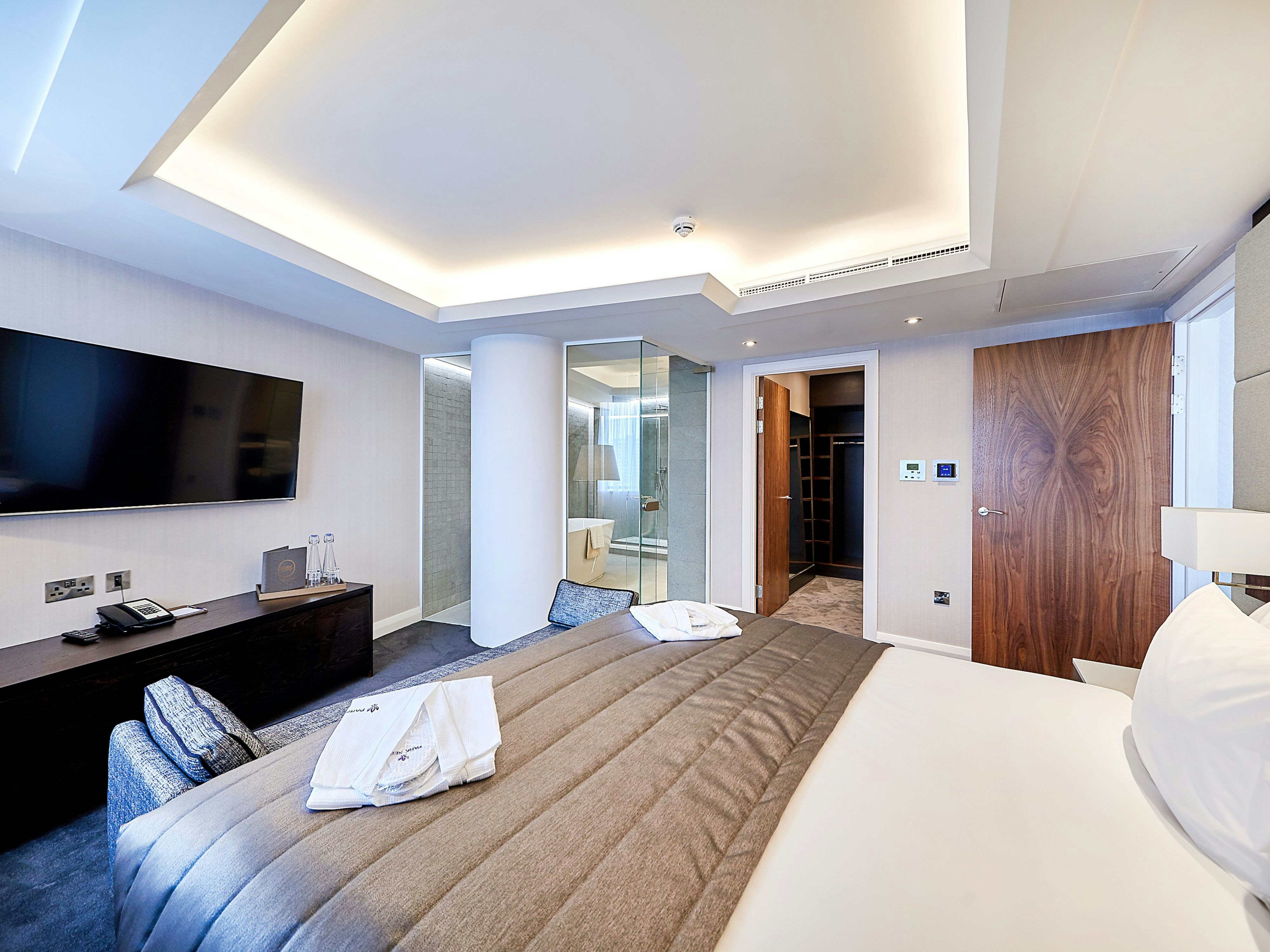 Park Regis Birmingham 24/77