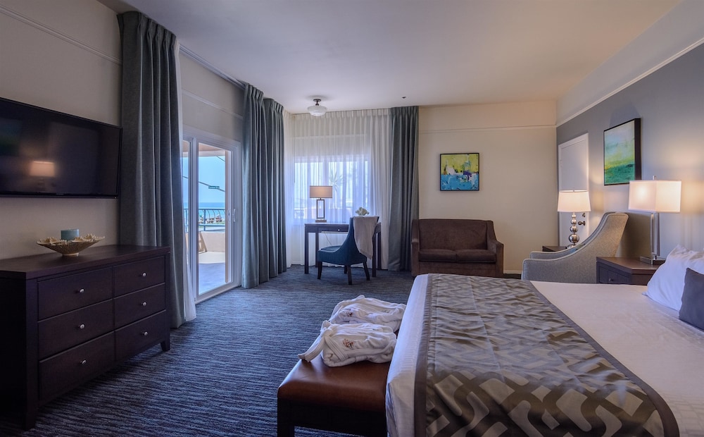 Tamarack Beach Resort Hotel 24/65