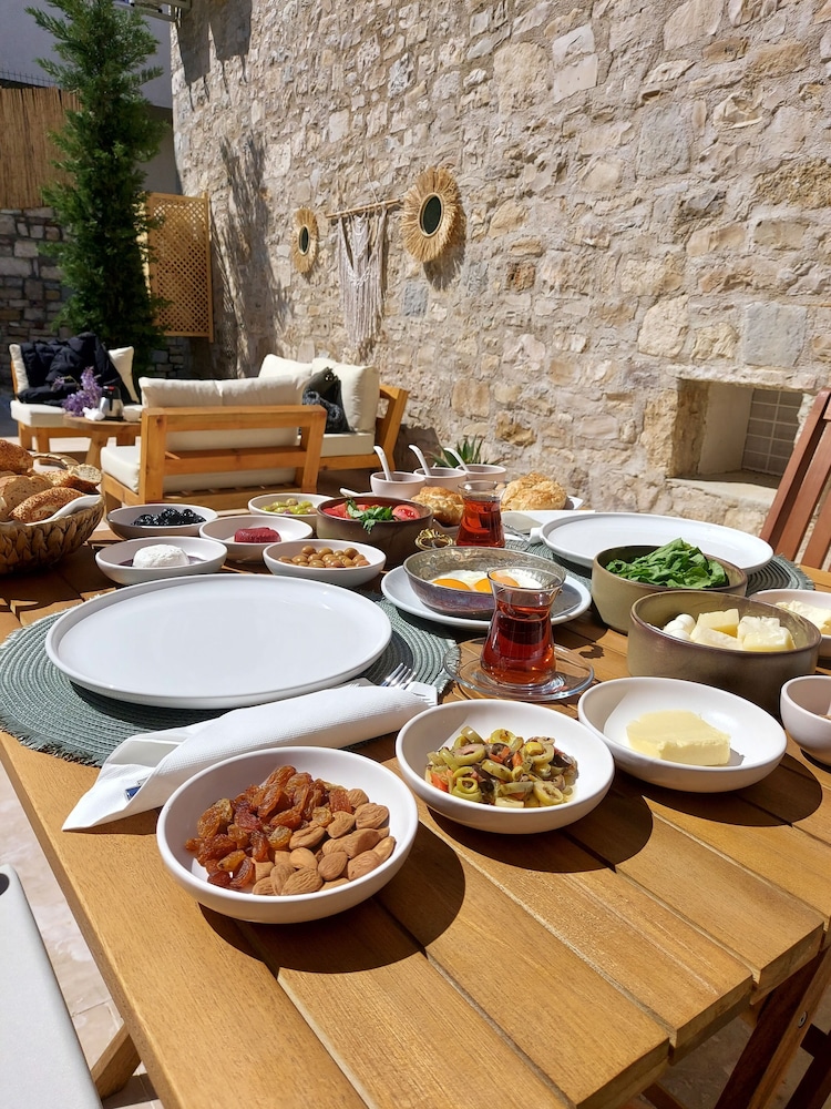 Kugu Urla Otel 32/50