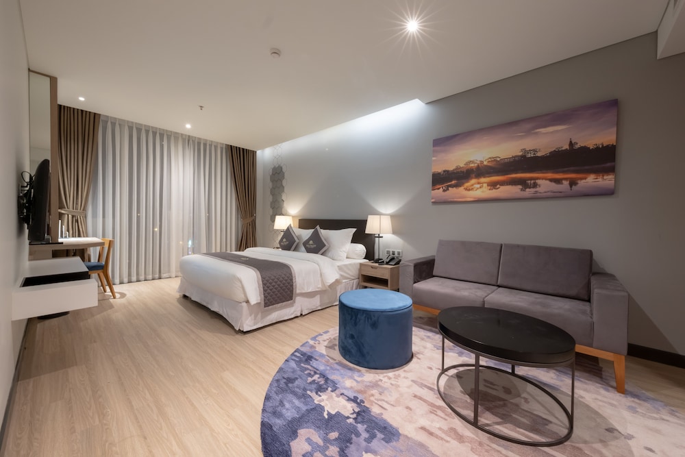 Deluxe, King Bed