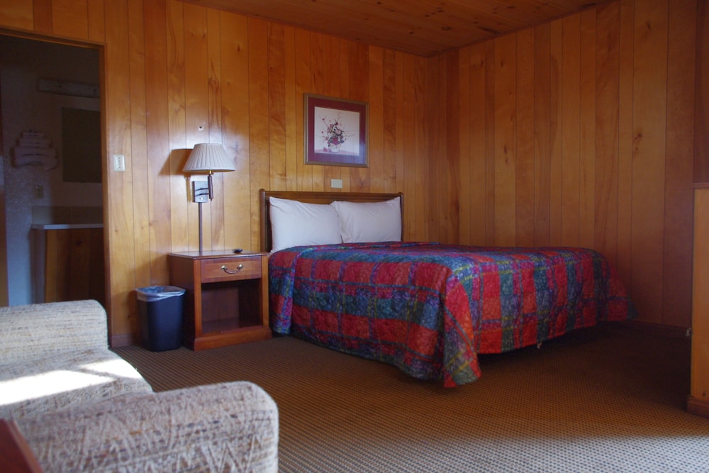 Love Hotels Western Holiday at Harlan Lake NE 10/51