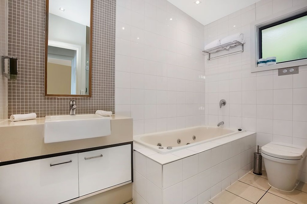 BEACON POINT OCEAN VIEW VILLAS 65/70