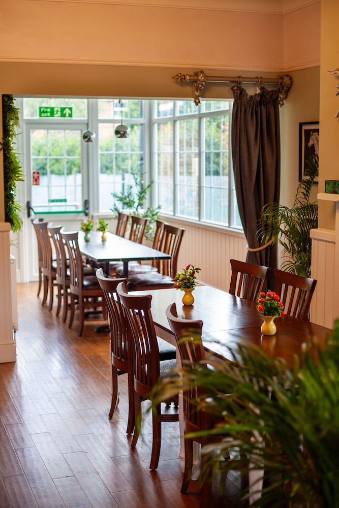 Pine Lodge Hotel & Restaurant Mansfield 33/48