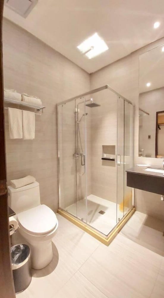 Avenue Suites Hotel 62/65