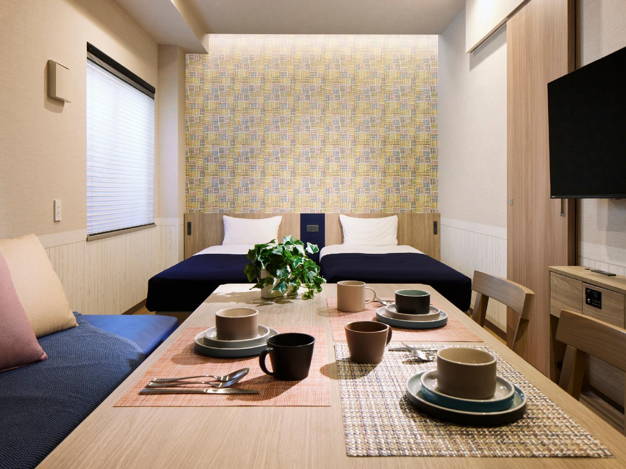 FAMILY, TWIN BEDS, MURPHY BED, SOFA