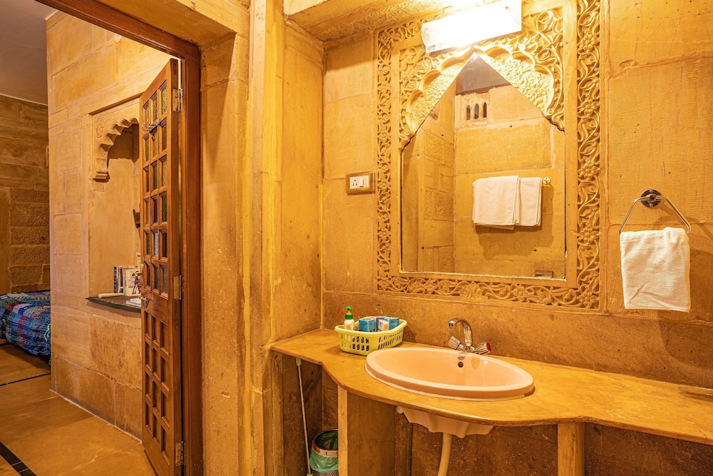 Garh Jaisal Haveli Hotel 34/37