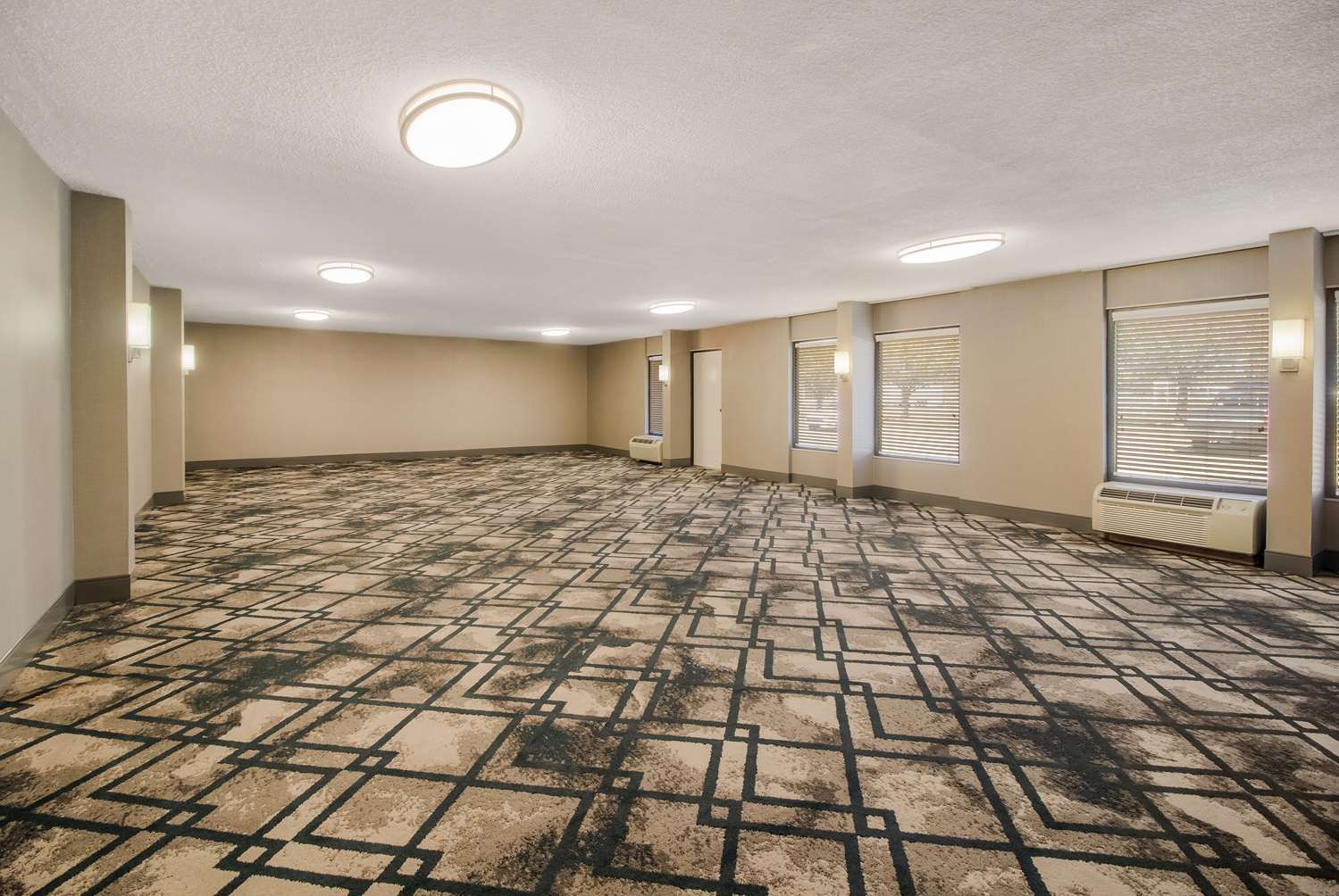 Best Western University Inn 13/18