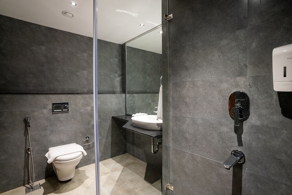 Lilac Hotel, Guruvayur 48/49