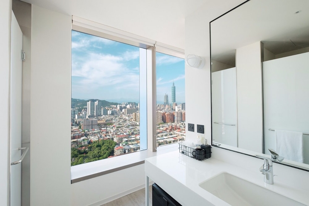 AMBA TAIPEI SONGSHAN 57/58