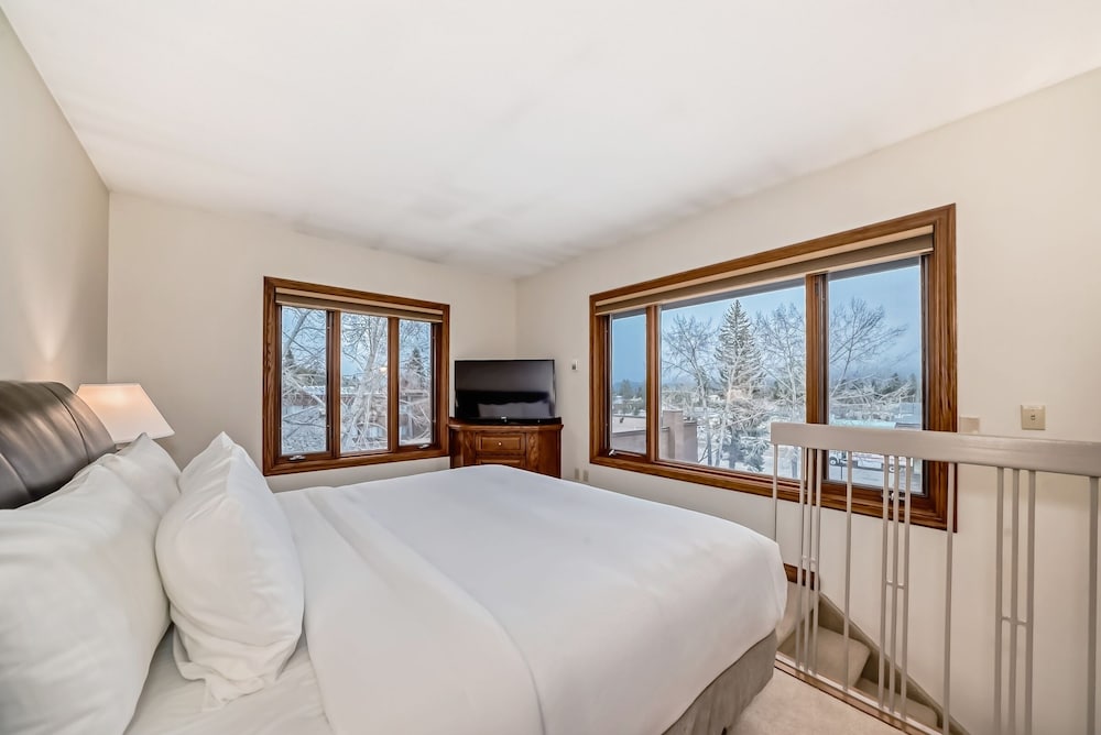 Tower, Suite, King Bed