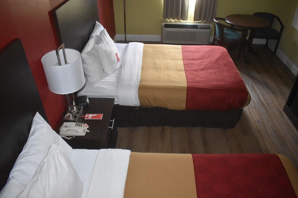 SureStay Hotel by Best Western Brunswick 17/24