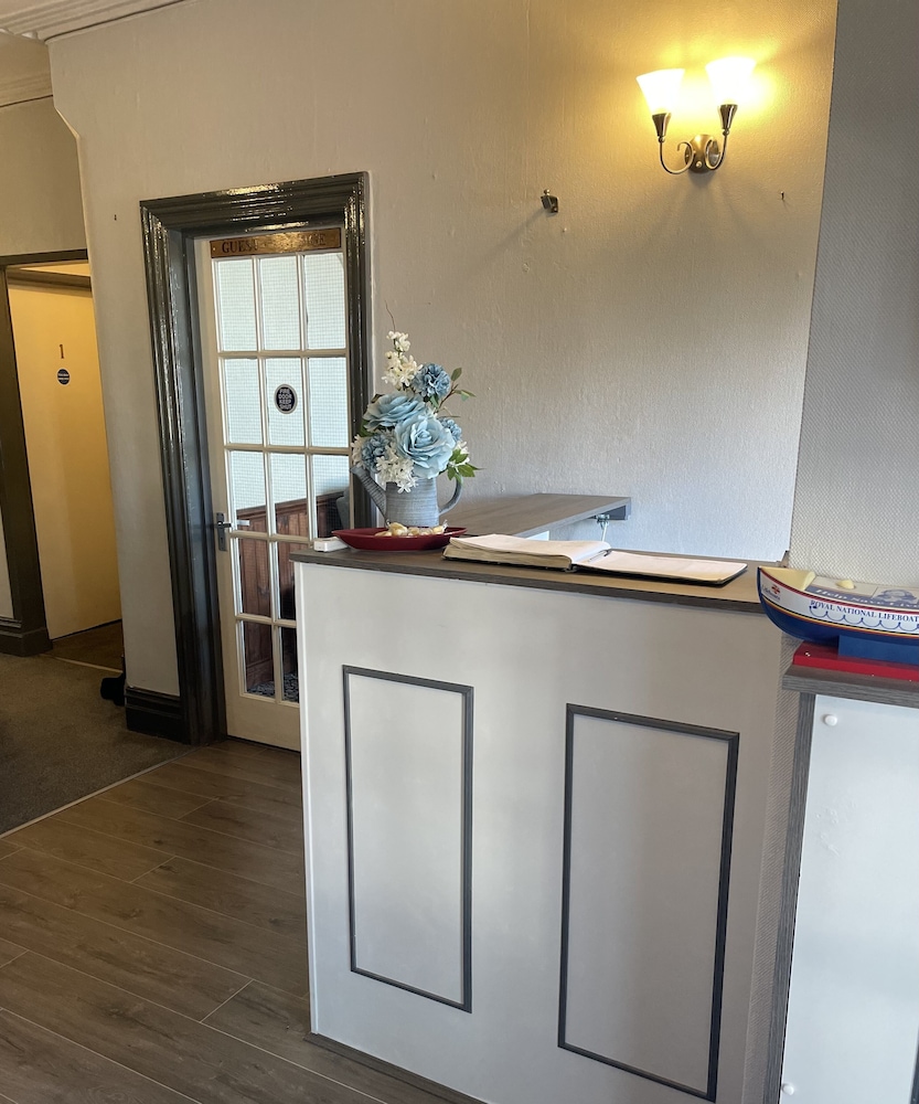 Ivydene Hotel 8/50