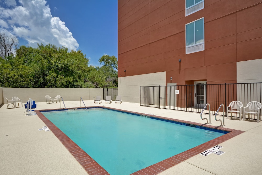 Holiday Inn Express & Suites Houston NASA - Boardwalk Area 40/57