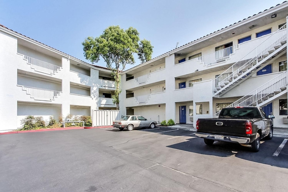Motel6 Sunnyvale, CA - North 44/60
