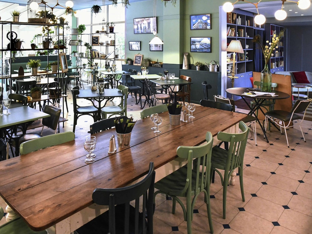 restaurant cafeteria