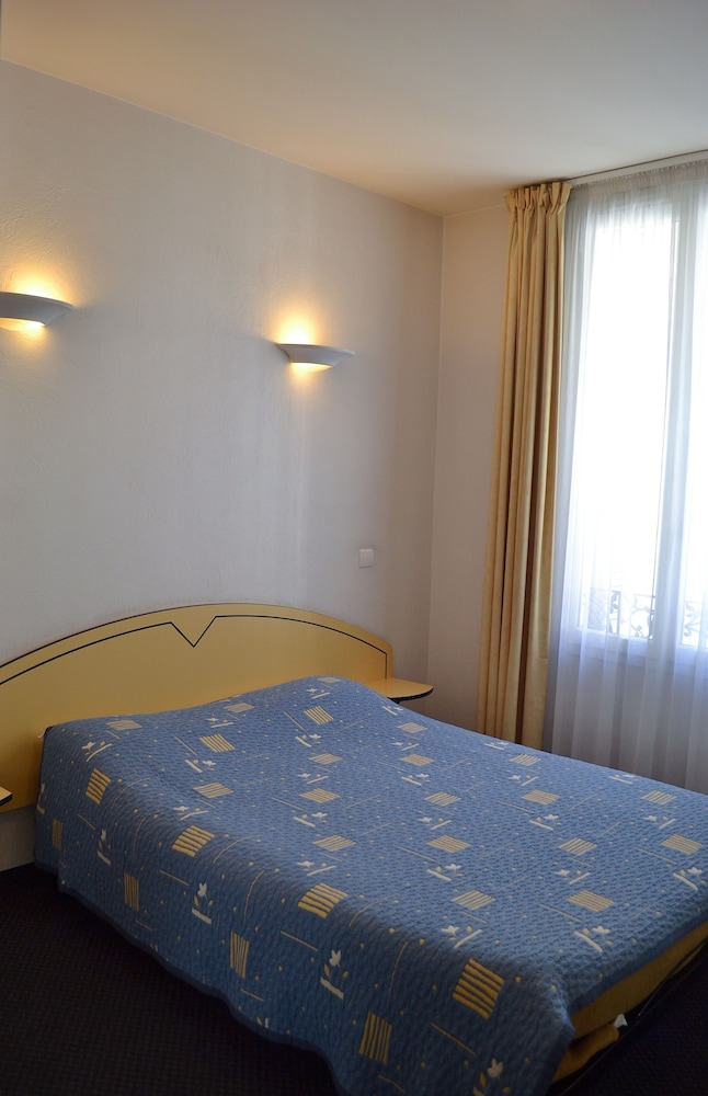Modern Hotel 6/36
