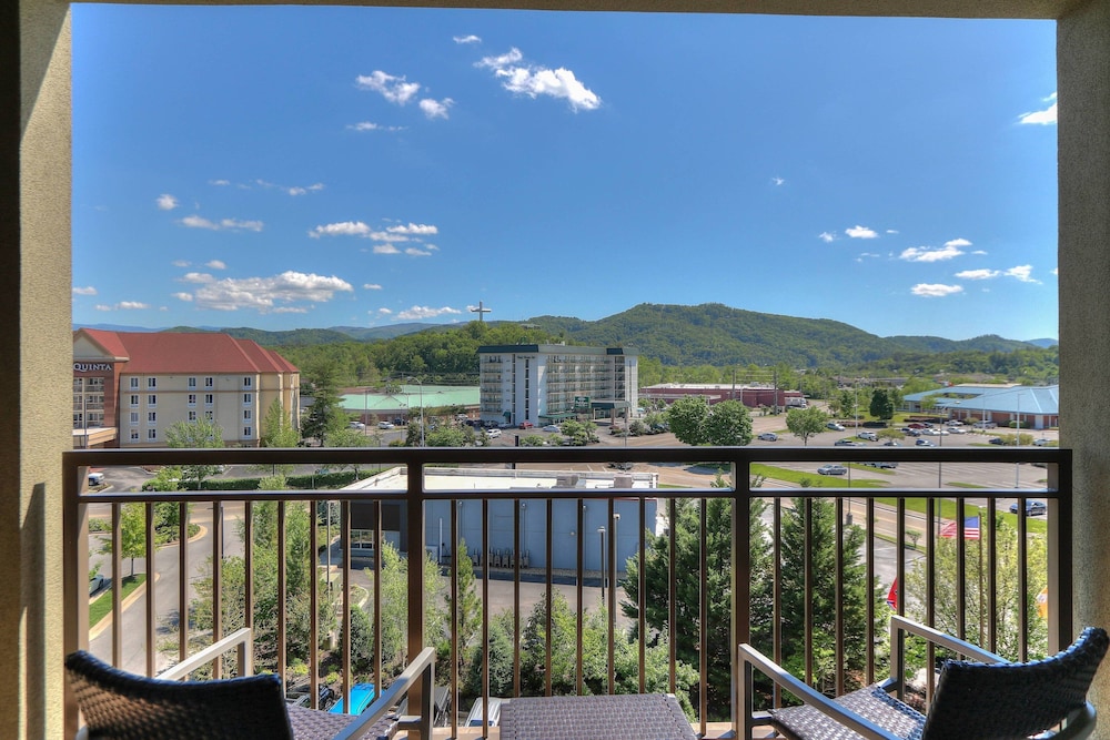 Courtyard Pigeon Forge 7/82