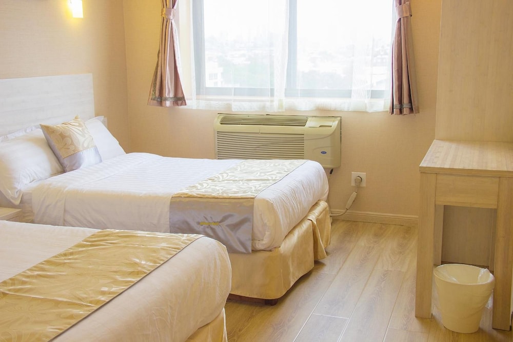 PHOENIX HOTEL 28/47