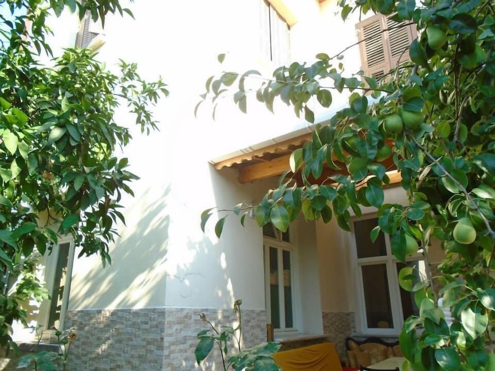 Lotus Garden Hostel 4/35
