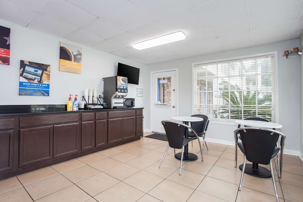 Motel6 Walterboro, SC 27/37