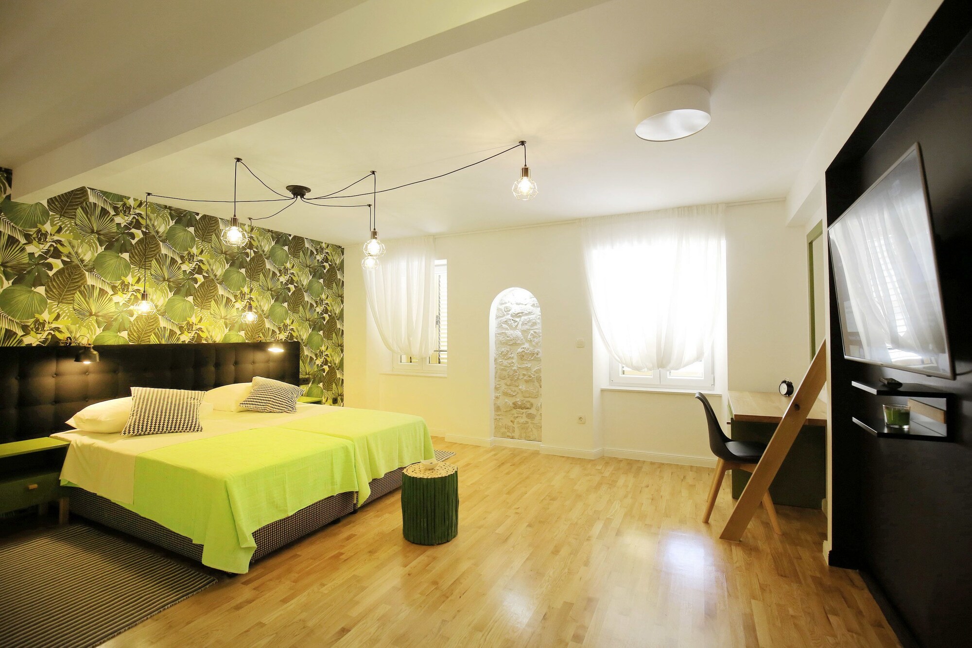 Design, Twin Beds, City View, 2 Sofa
