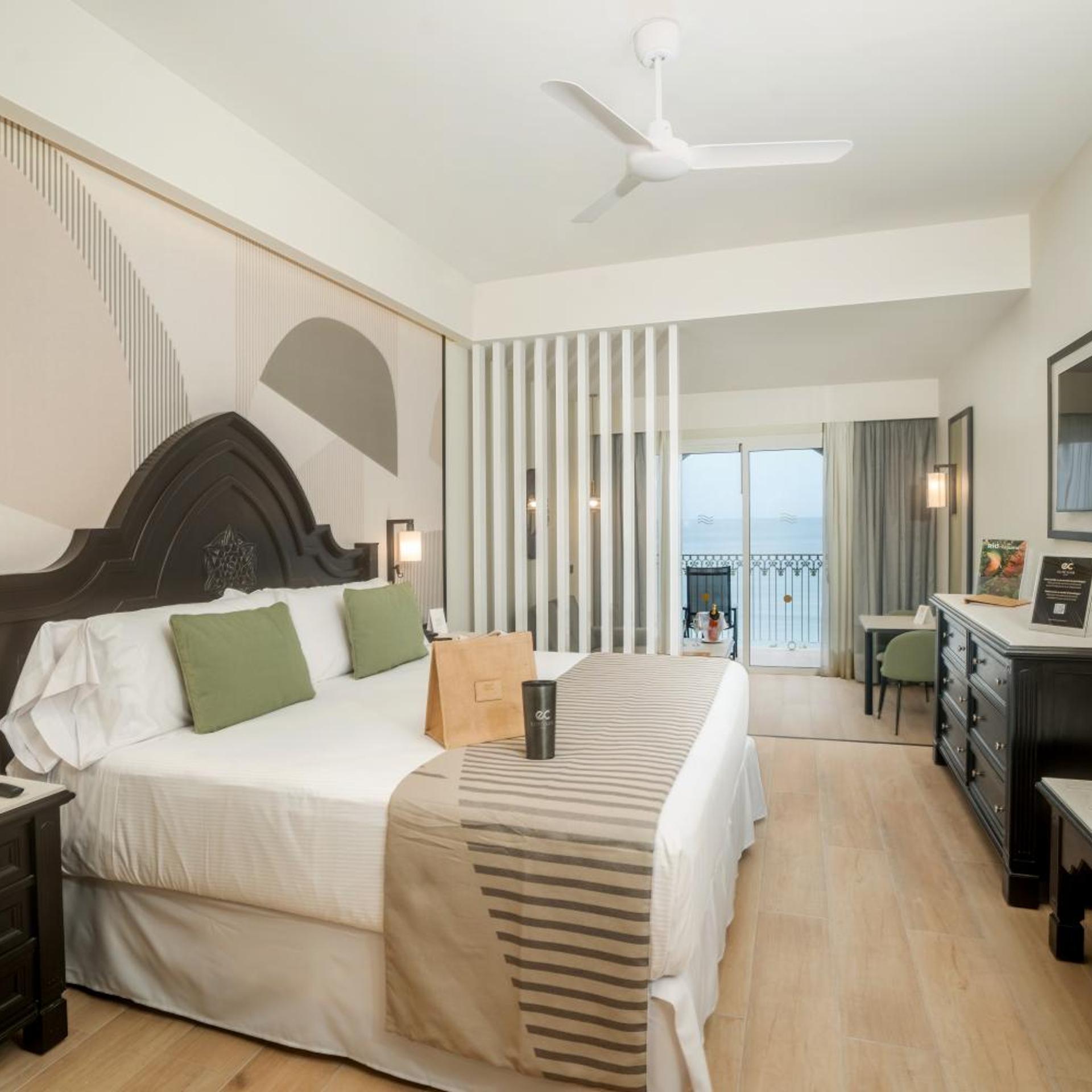 Junior Suite, Double Bed, Partial Ocean View