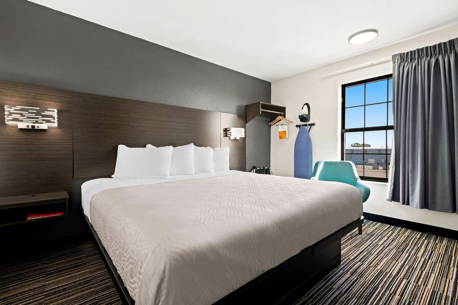 Econo Lodge Dumas 5/15