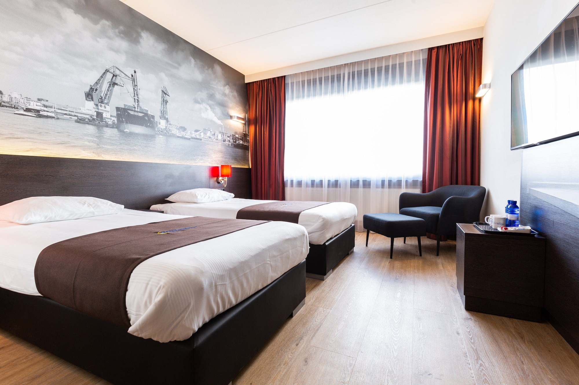 DELUXE, TWIN BEDS