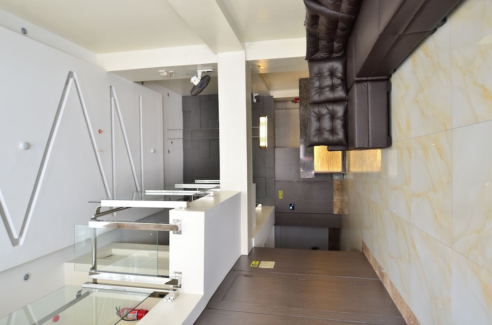 Oriental Zen Suites 35/50