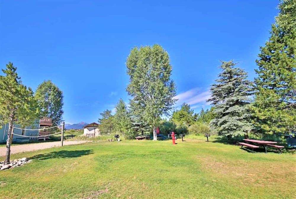 Twin Rivers Condominiums by Alderwood Colorado Management 5/47
