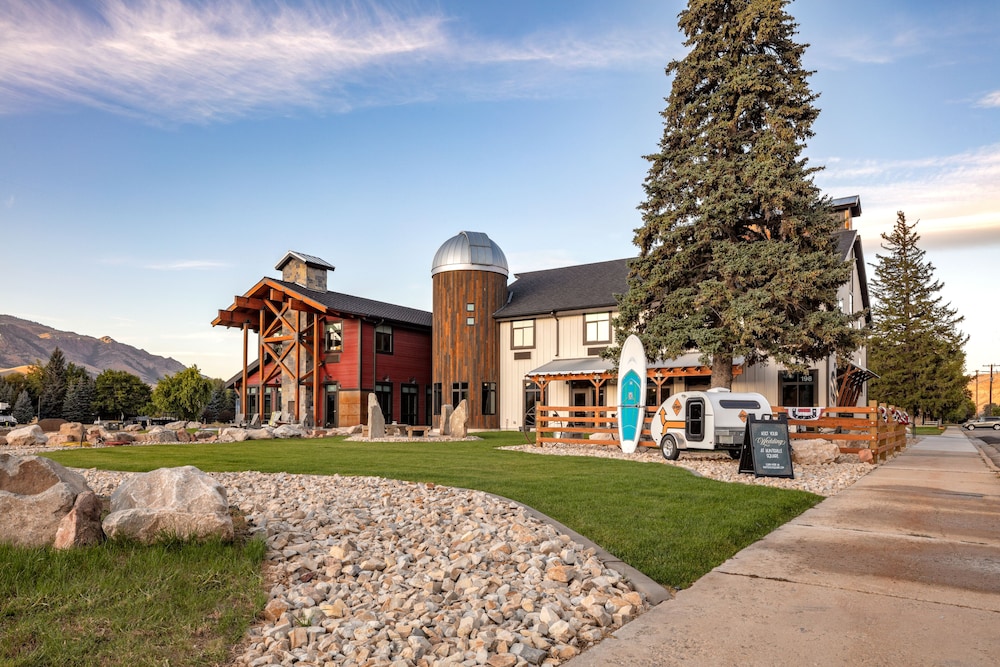 Compass Rose Lodge 24/25