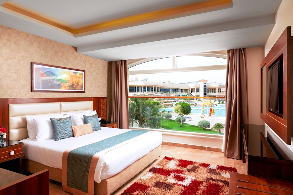 غرفة ديلوكس بسرير كينج بإطلالة على المسبح، Pickalbatros Royal Moderna Resort Sharm El Sheikh 2/9