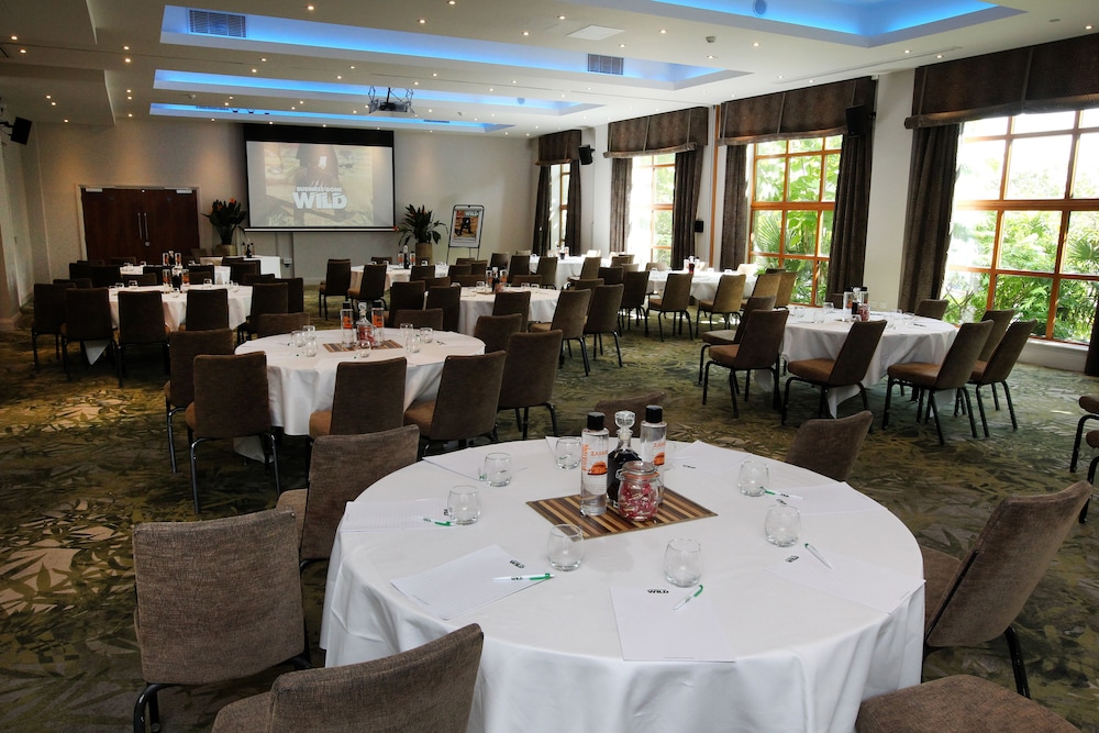 Chessington Resort Hotels 76/90