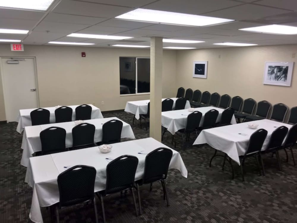 Best Western Dothan Inn & Suites 25/26