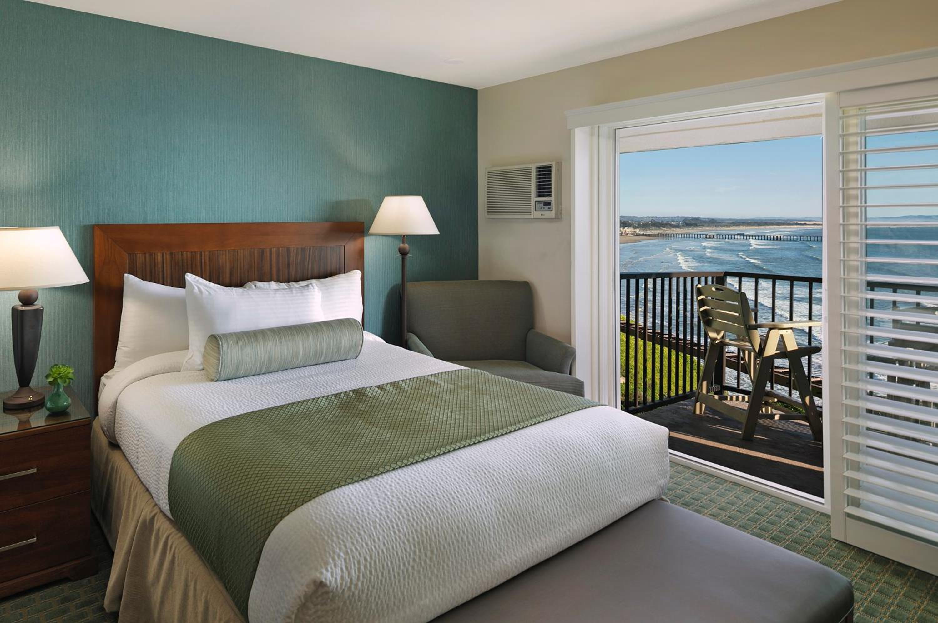 Room, King Bed, Pier View