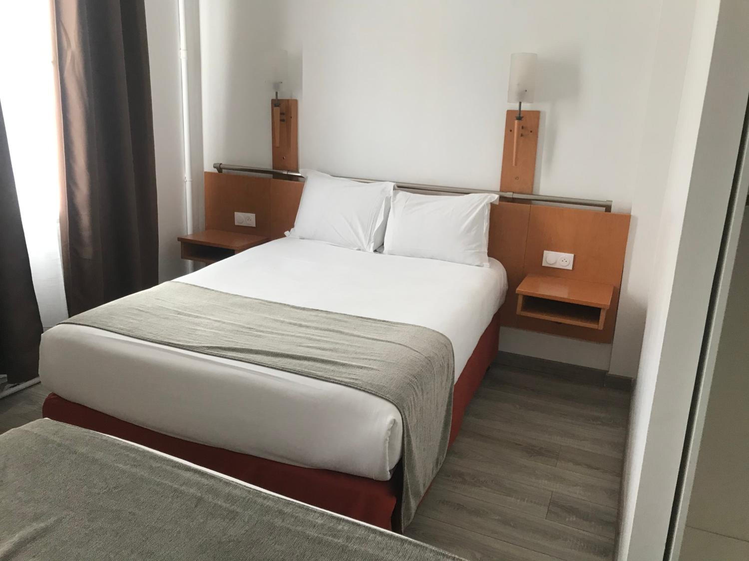 Room, Triple, Morand Hotel 3/10