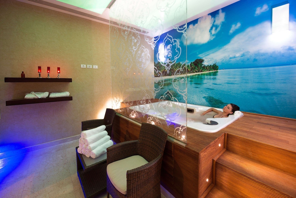 swimming pool spa