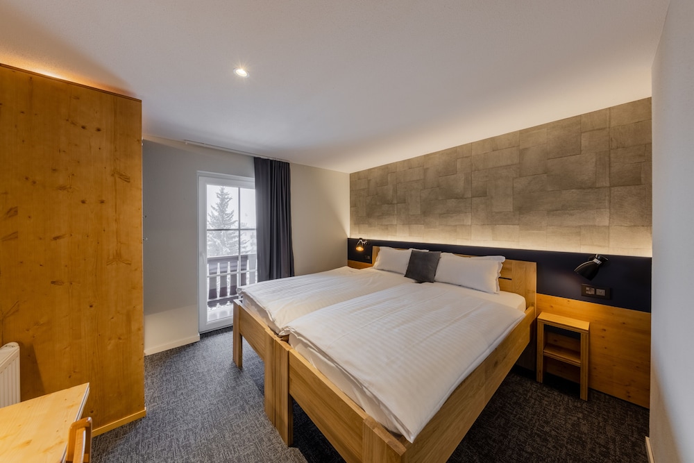 Villars Lodge 12/50