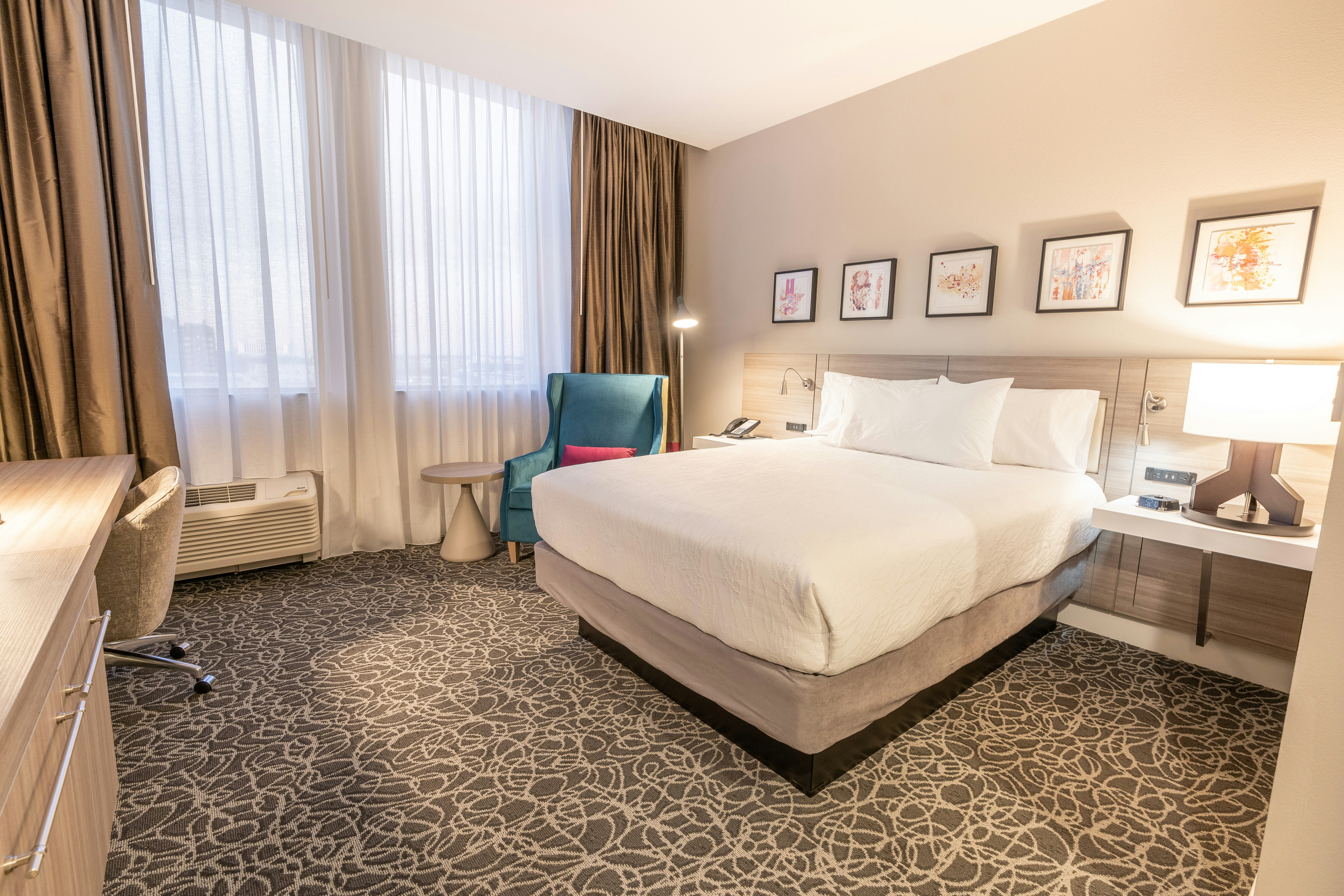 ROOM, QUEEN BED