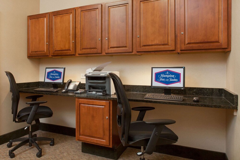 Hampton Inn Suites Addison 50/58