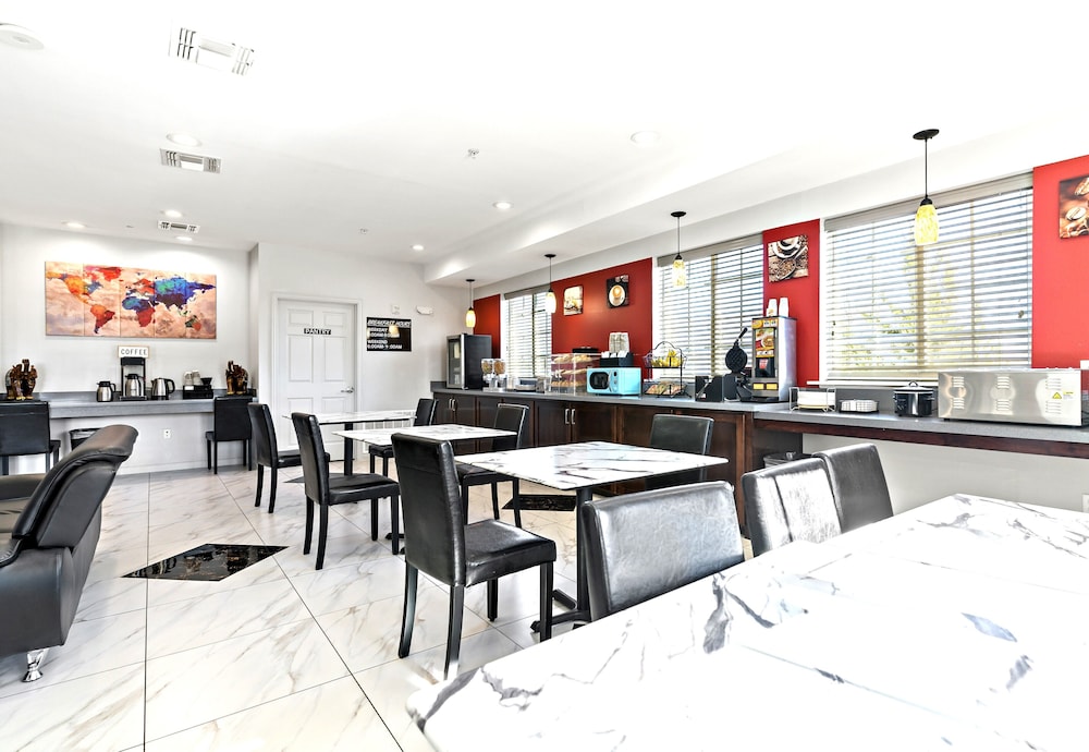 Paris Inn Suites 24/33