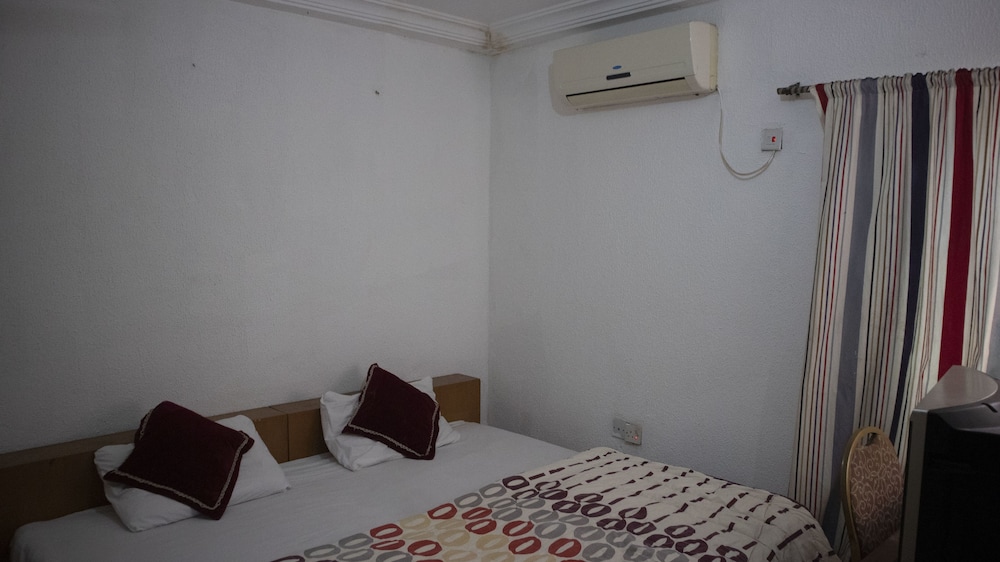 Golf Suites Spa And Conferences 8/16