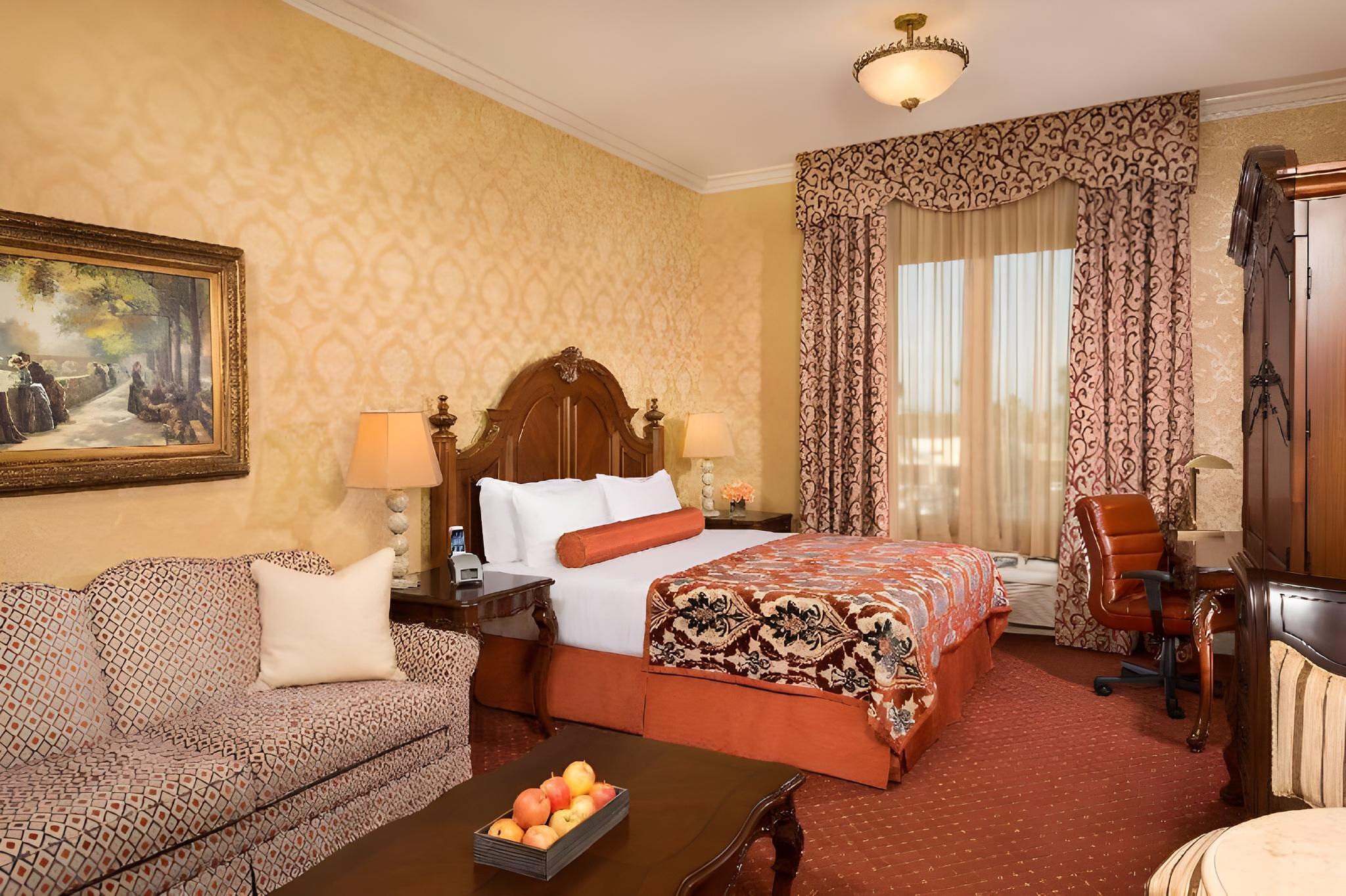 EXECUTIVE, SUITE, KING BED