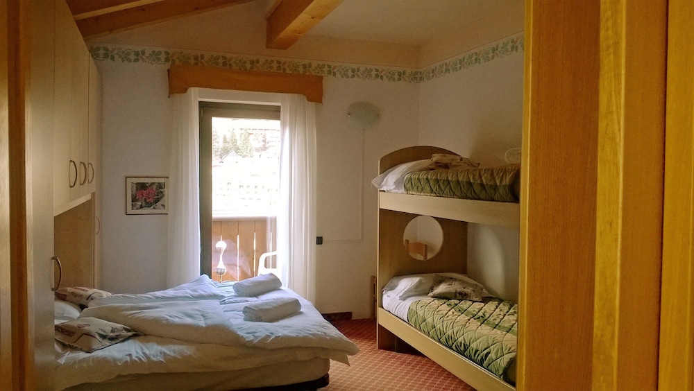 ROOM, QUADRUPLE