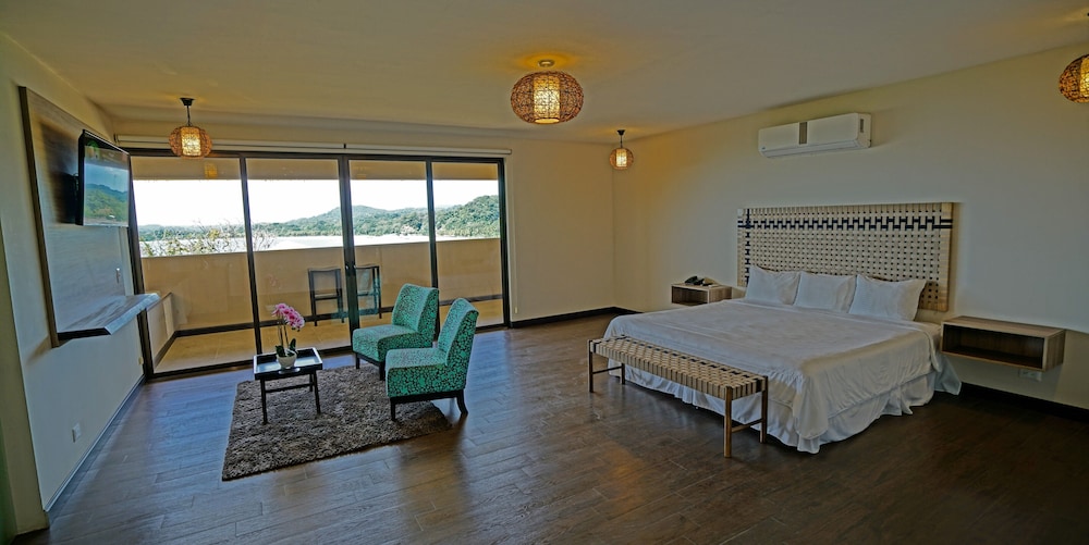 SUITE, OCEAN VIEW, BALCONY