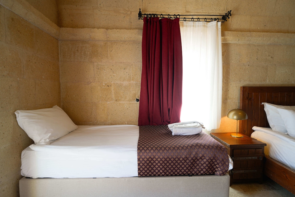 Cave, Deluxe, Queen Bed