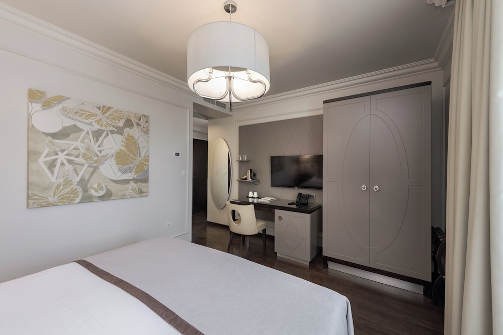 ROOM, DOUBLE BED