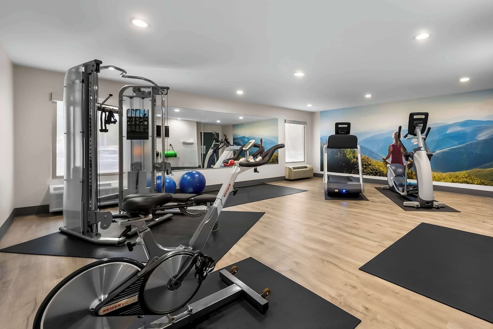 Clarion Pointe Apex - Holly Springs 25/43